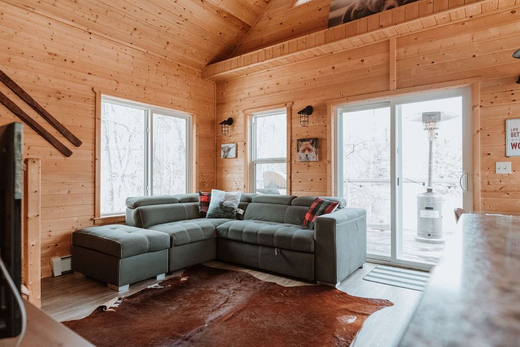 Photo of Livingroom in Division No. 11