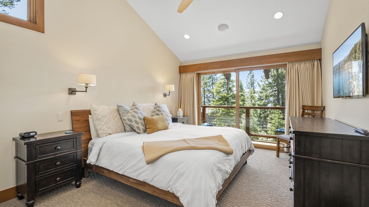 Photo of Bedroom in Lake Forest
