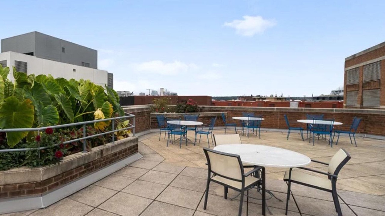 Photo of Outdoor in Connecticut Ave - K Street