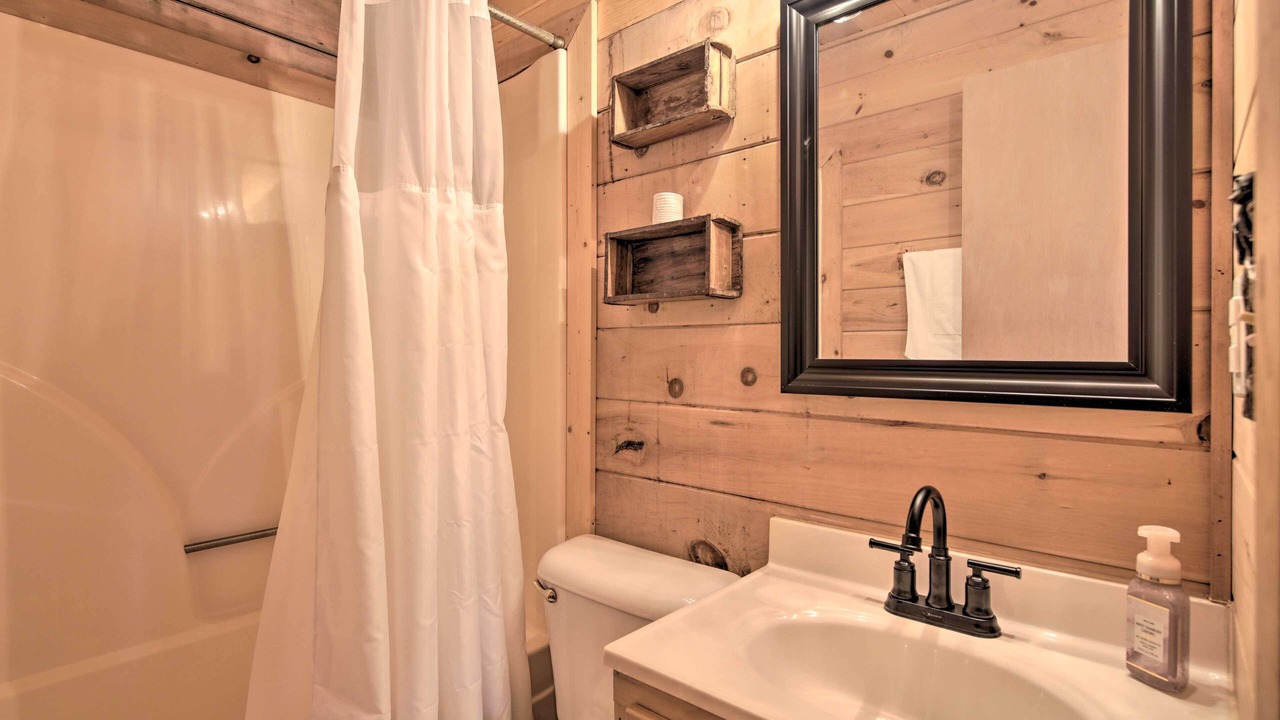 Photo of Bathroom in Hidden Lake