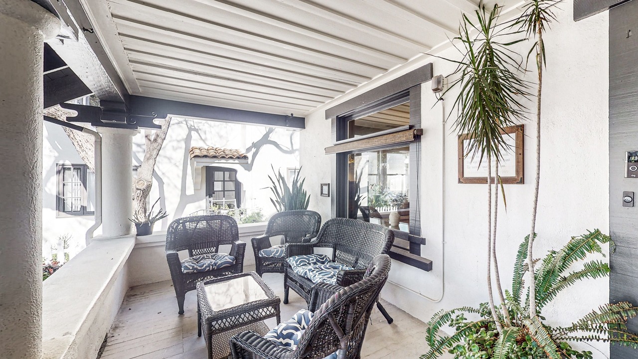Photo of Patio Balcony in East Beach
