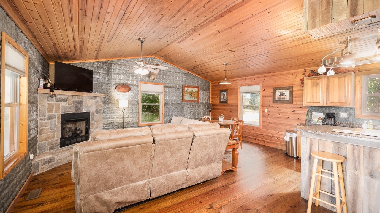 Photo of Bedroom in Steelville