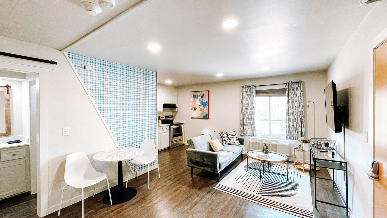 Photo of Livingroom in Midtown