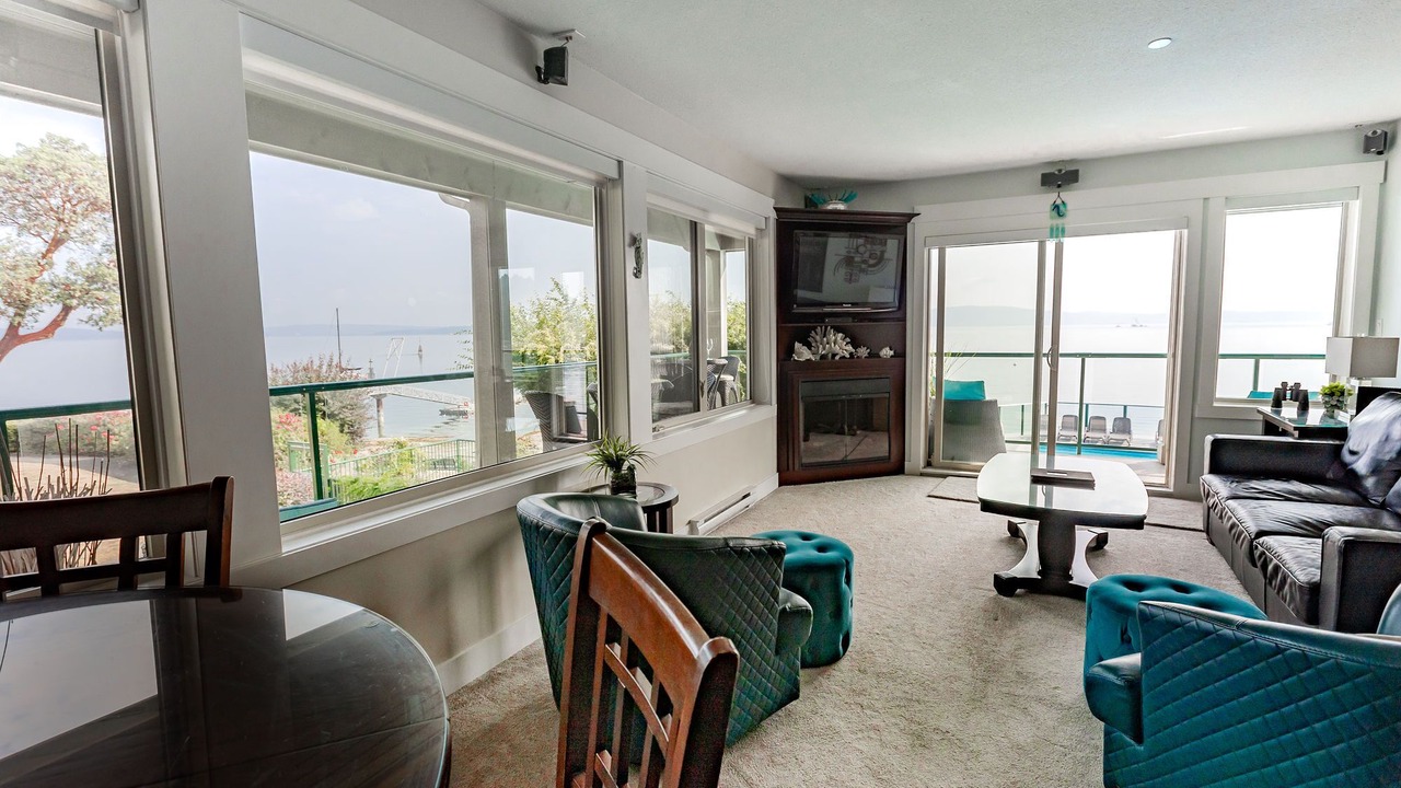 Photo of Livingroom in North Oyster