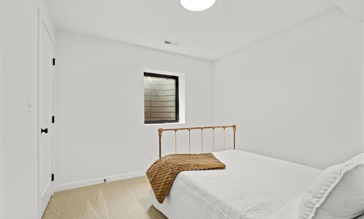 Photo of Bedroom in Cedar Falls