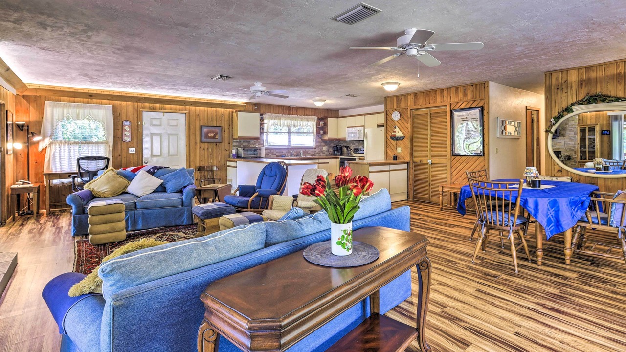 Photo of Livingroom in Bell