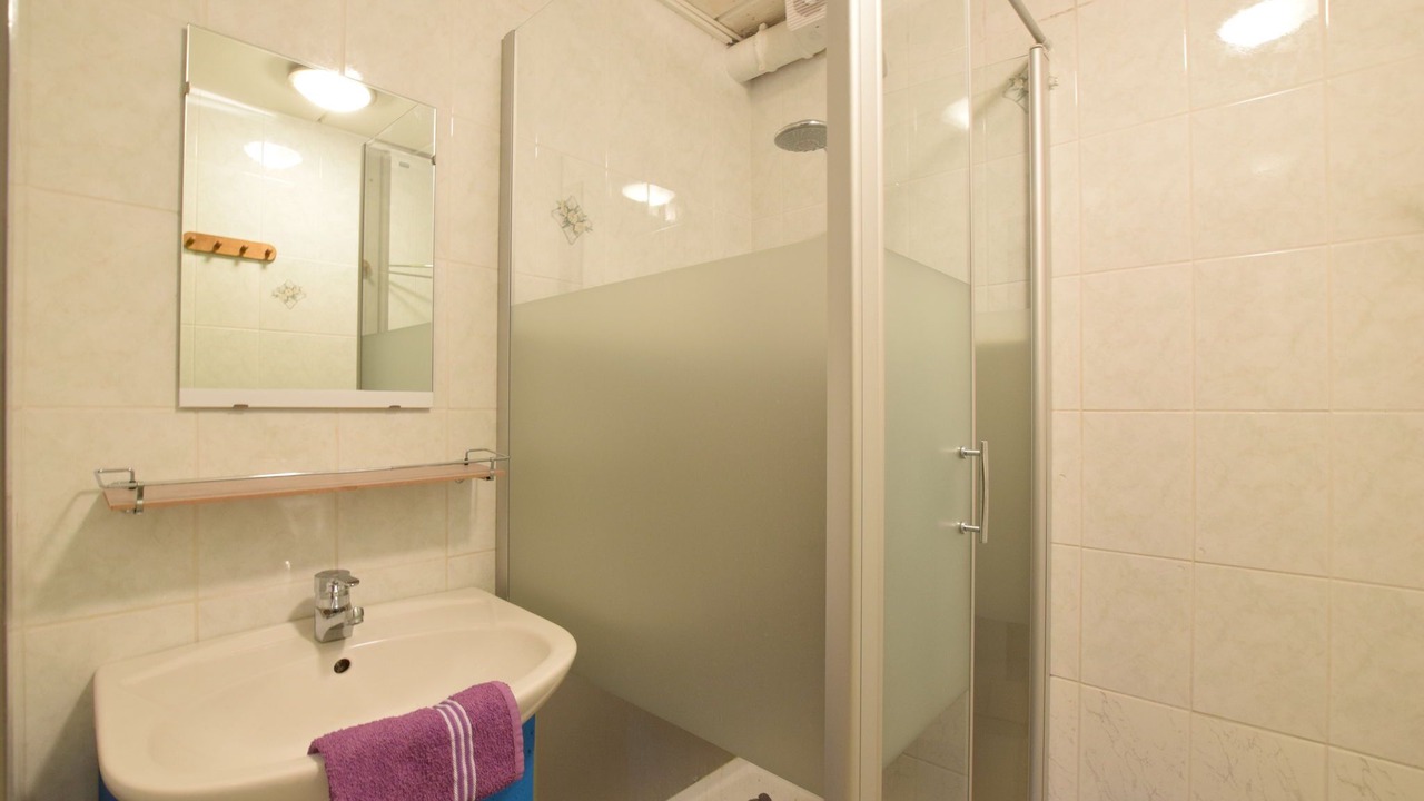 Photo of Bathroom in Roy