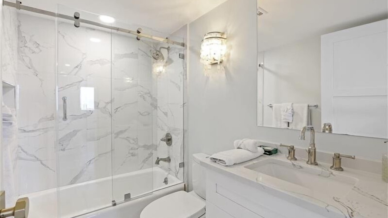 Photo of Bathroom in Park Shore