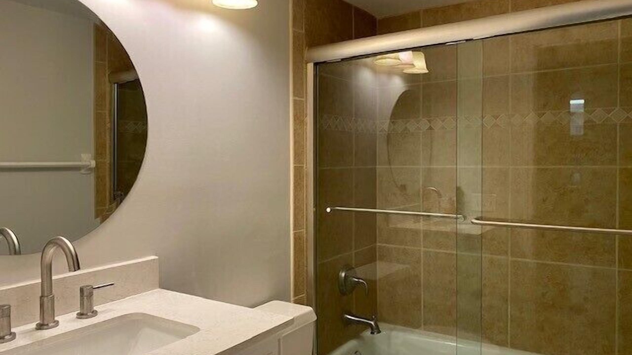 Photo of Bathroom in Park Shore