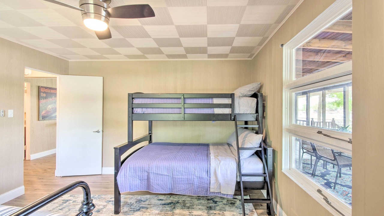 Photo of Bedroom in Lake of the Ozarks