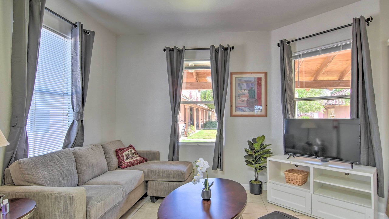 Photo of Livingroom in Eleven Mile Corner