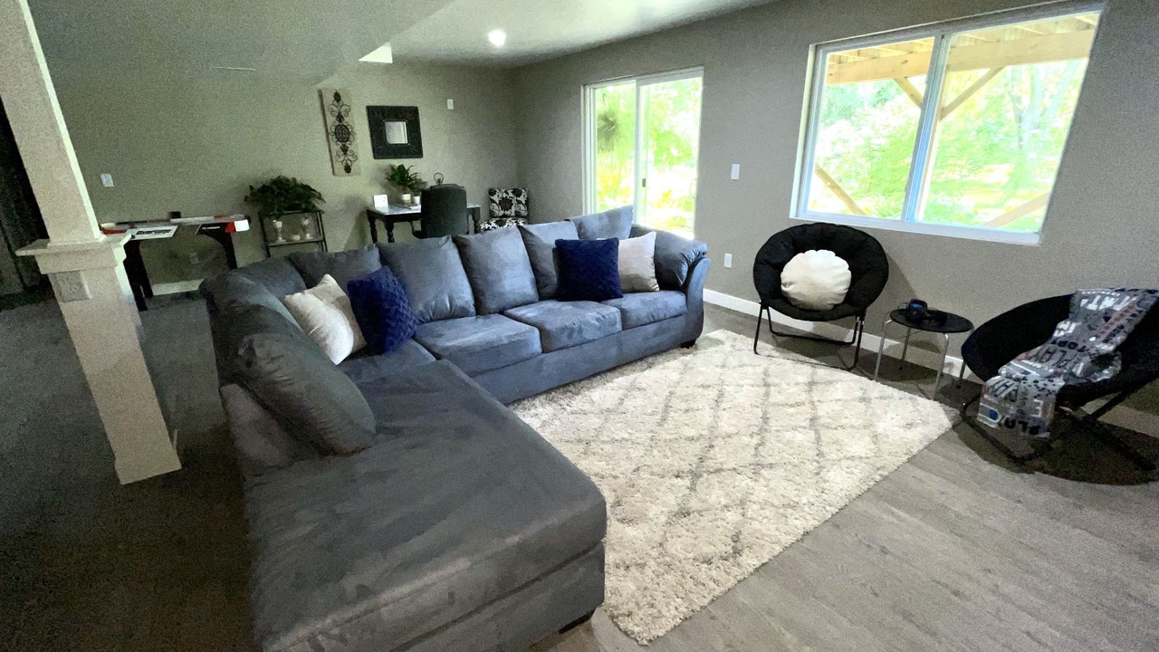 Photo of Livingroom in Ashwaubenon