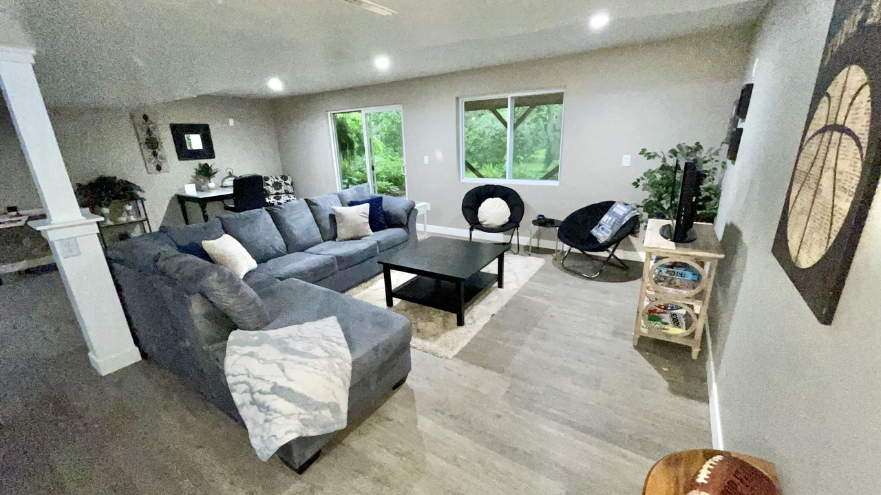 Photo of Livingroom in Ashwaubenon