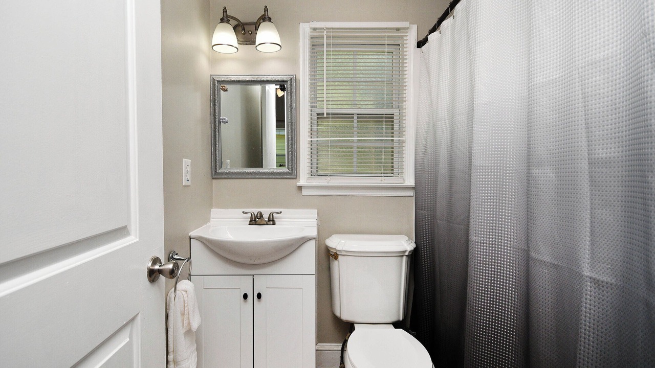 Photo of Bathroom in Dunean