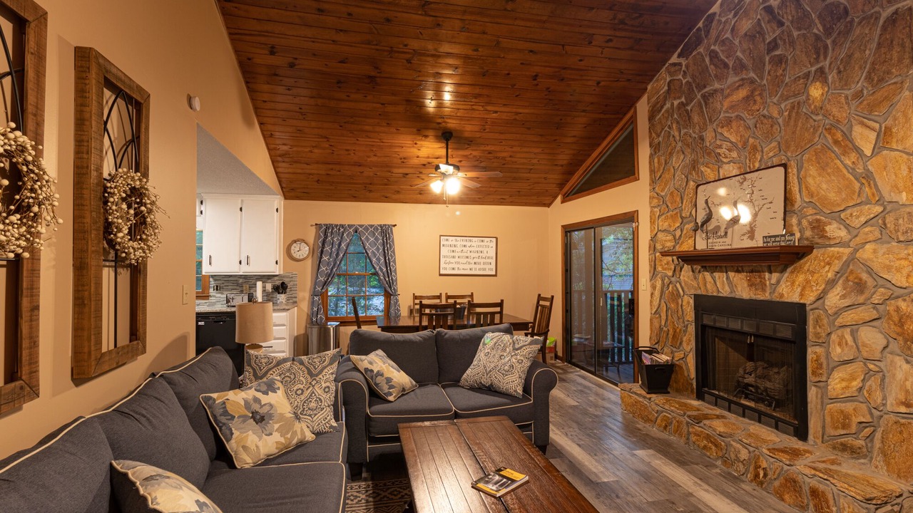 Photo of Livingroom in Toccoa