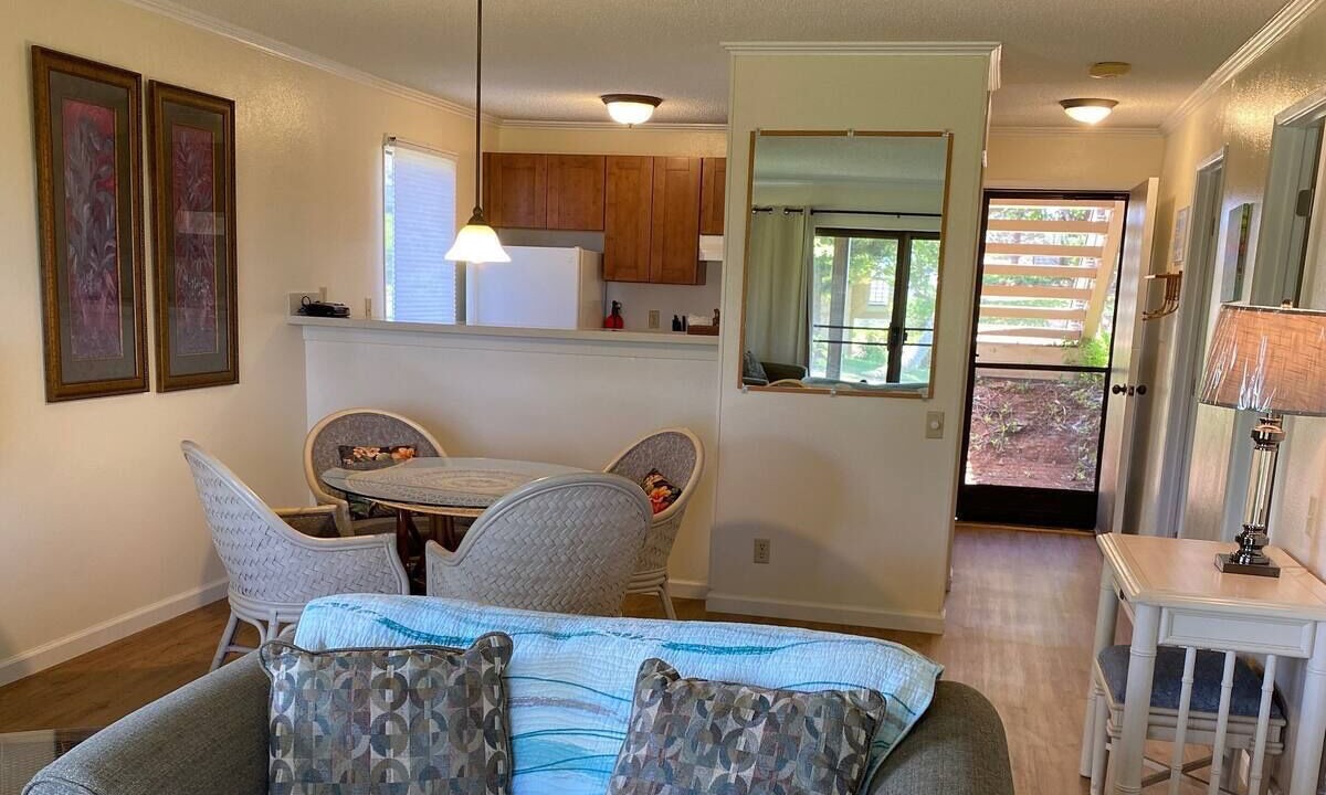 Photo of Livingroom in Maunaloa