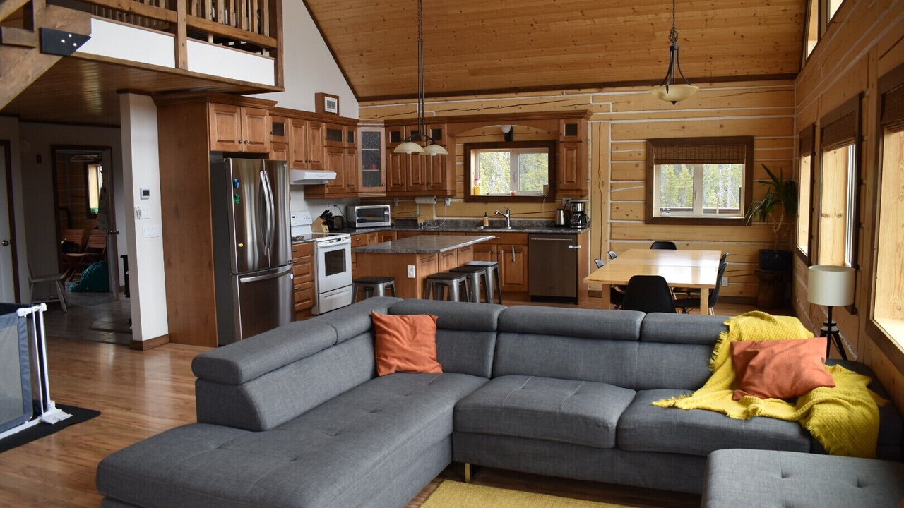 Photo of Livingroom in Haines Junction
