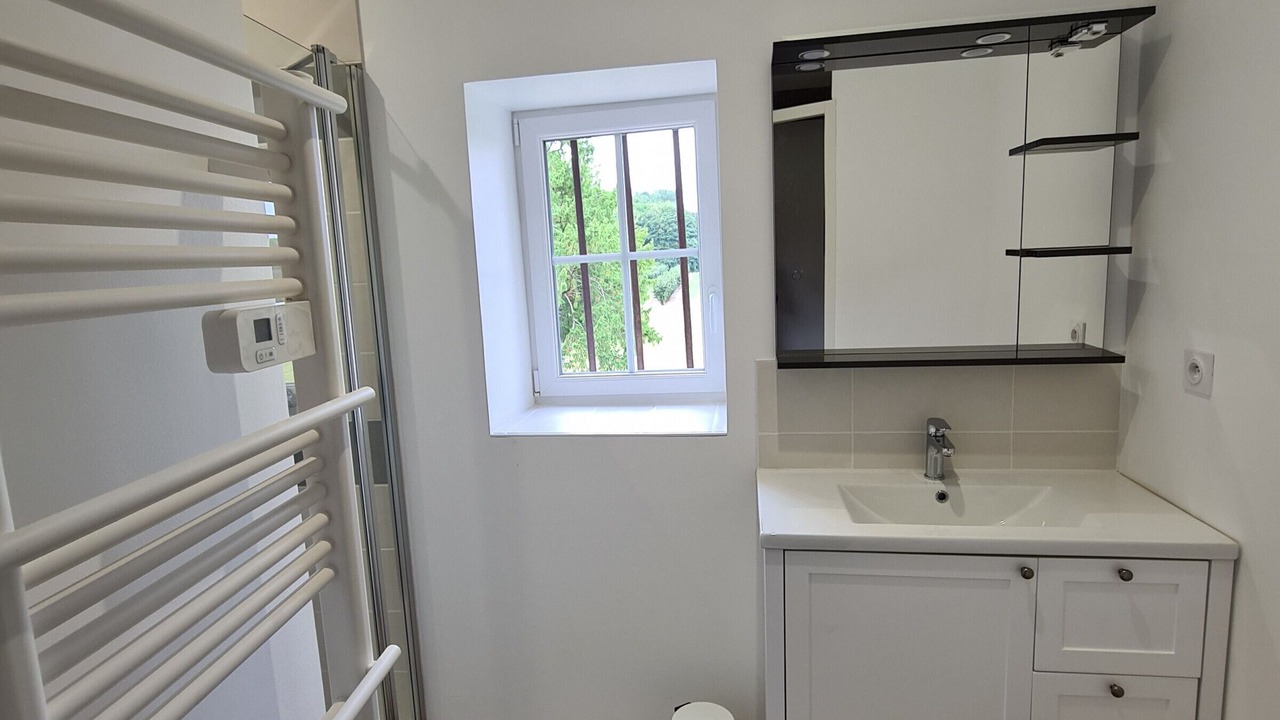Photo of Bathroom in Loury