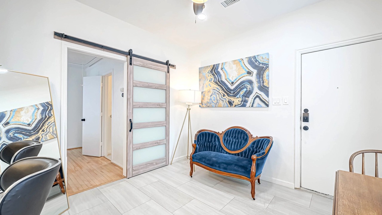 Photo of Bedroom in Neartown