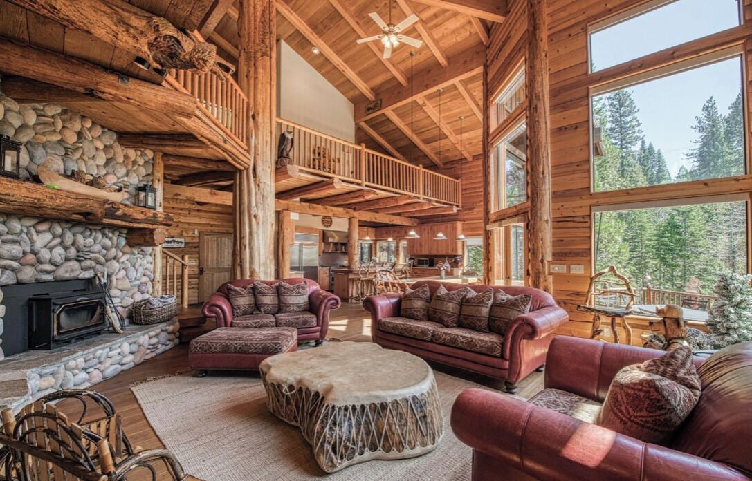 Photo of Livingroom in Shaver Lake