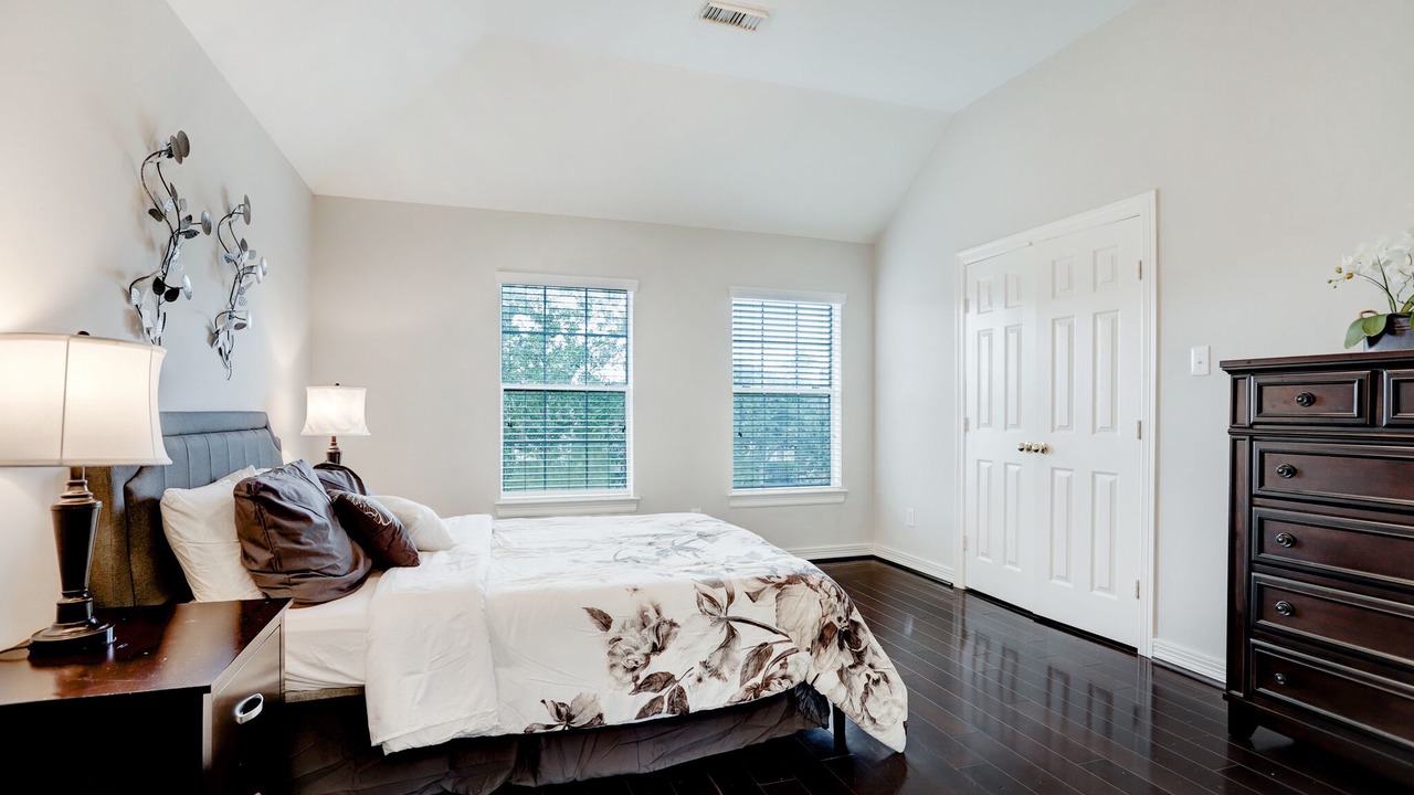Photo of Bedroom in Pearland