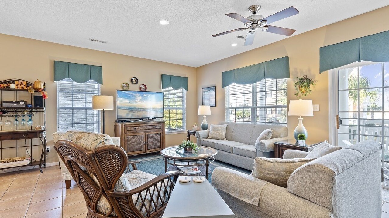 Photo of Livingroom in Surfside Beach