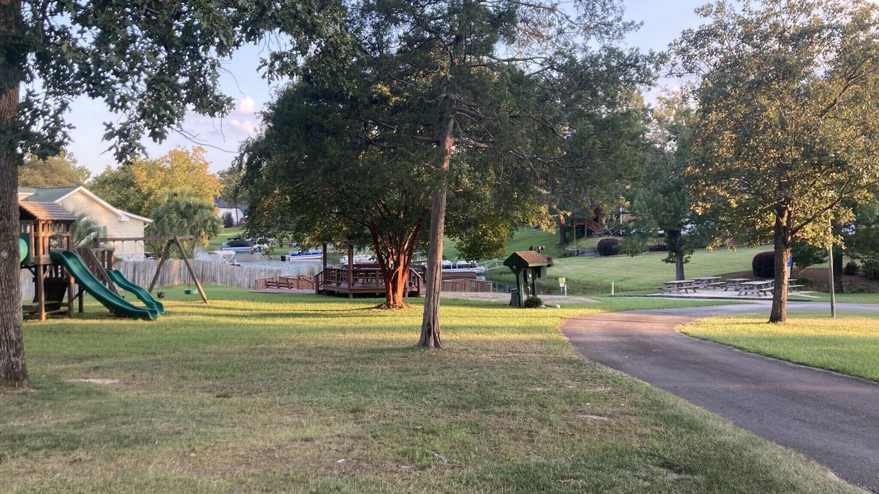 Photo of Others in Chapin