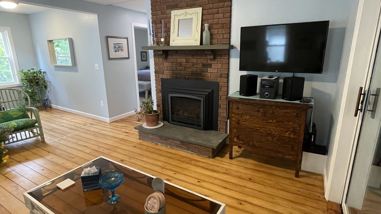 Photo of Livingroom in Buzzards Bay