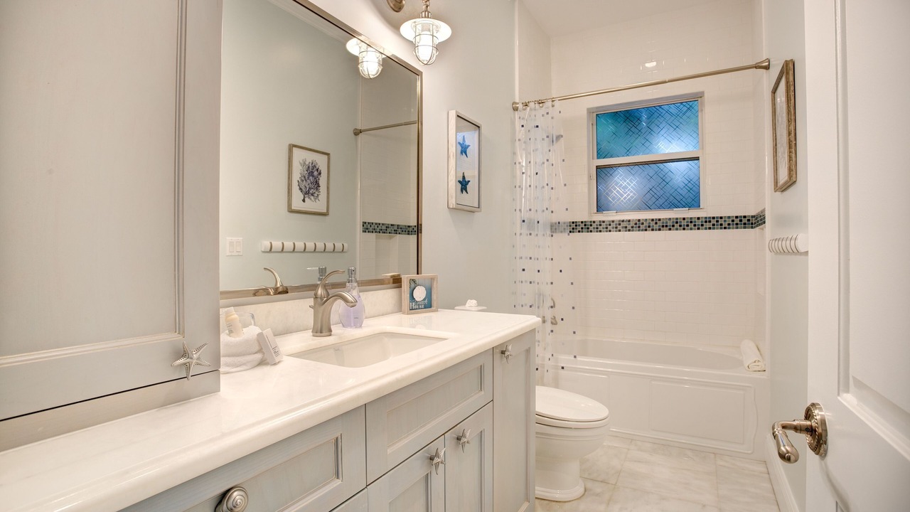 Photo of Bathroom in Lauderdale Beach