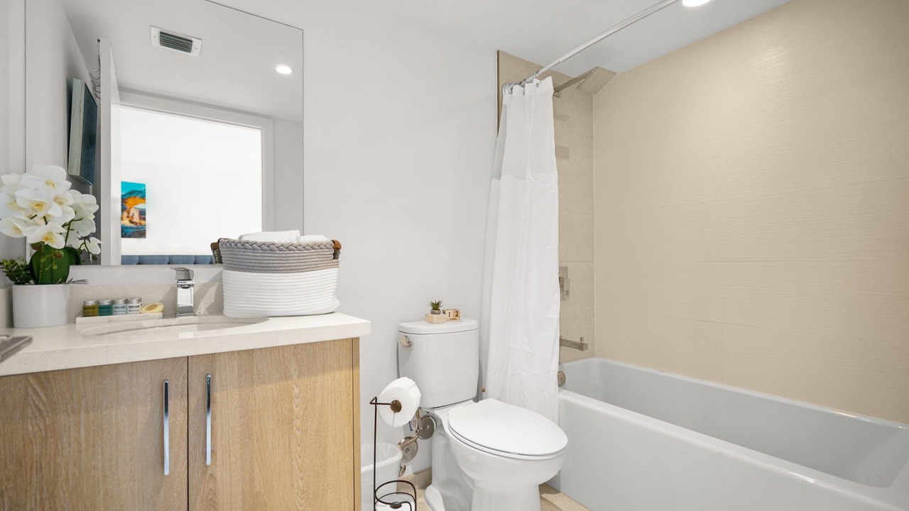 Photo of Bathroom in Bay Harbor Islands