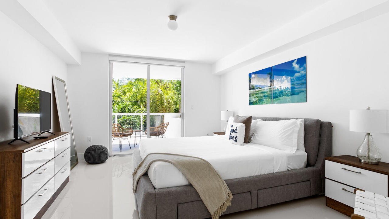 Photo of Bedroom in Bay Harbor Islands