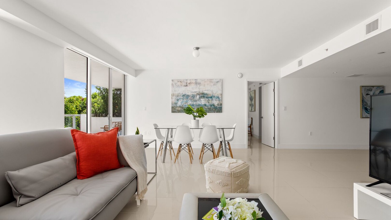 Photo of Livingroom in Bay Harbor Islands