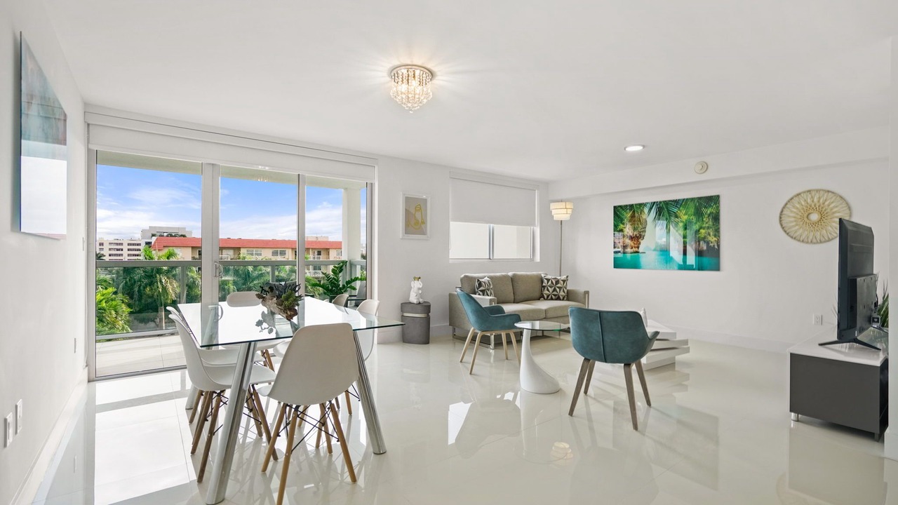 Photo of Livingroom in Bay Harbor Islands