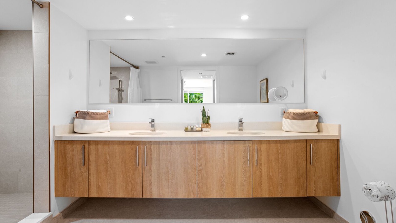 Photo of Bathroom in Bay Harbor Islands