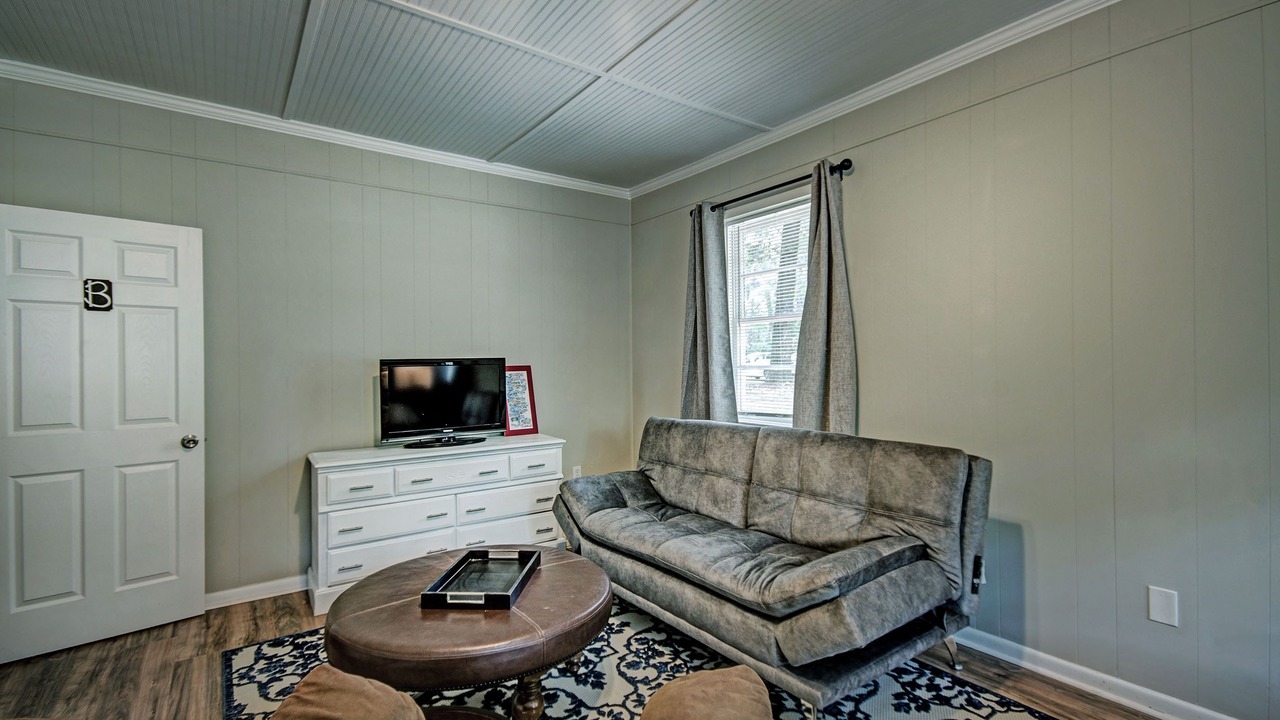Photo of Livingroom in Tougaloo