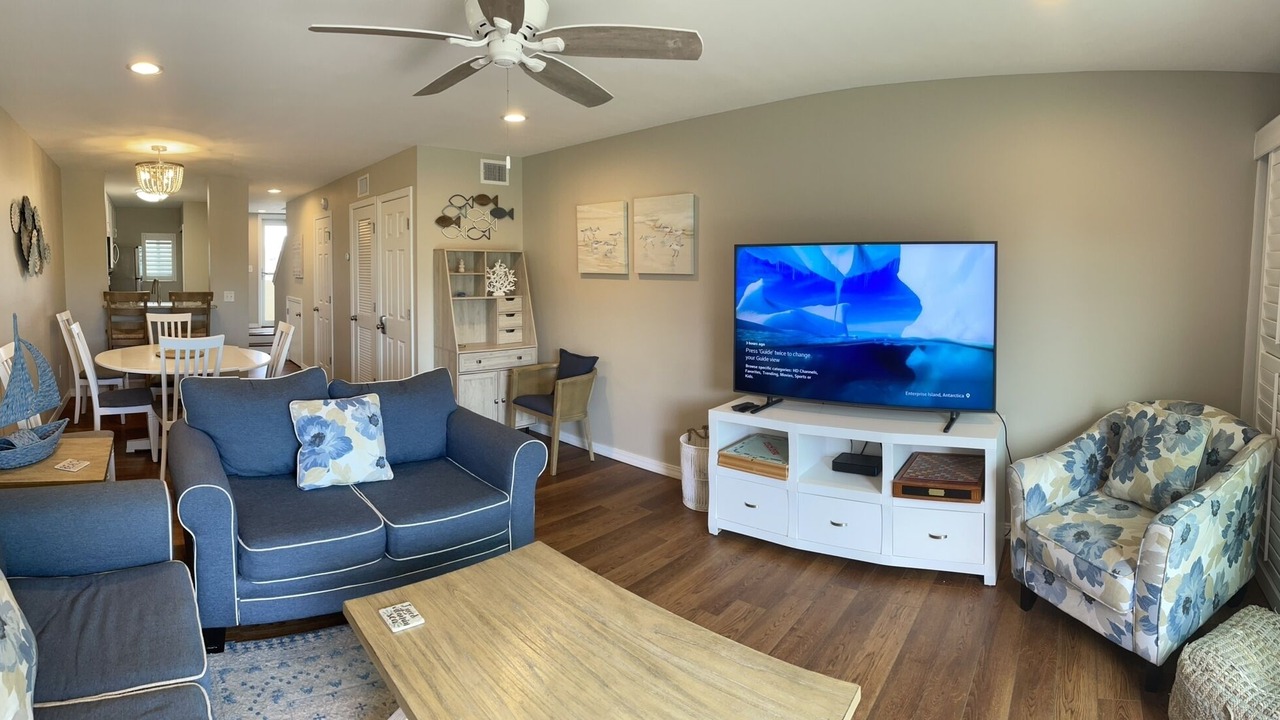 Photo of Livingroom in Crescent Beach