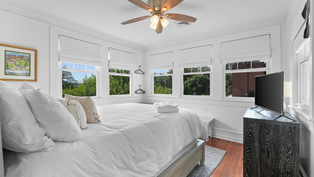 Photo of Bedroom in Pettigru Street Historic District
