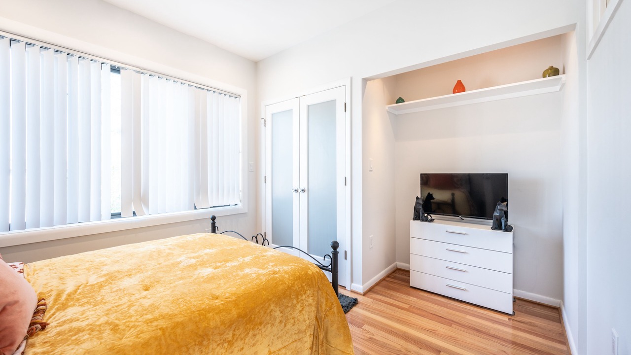 Photo of Bedroom in Columbia Heights
