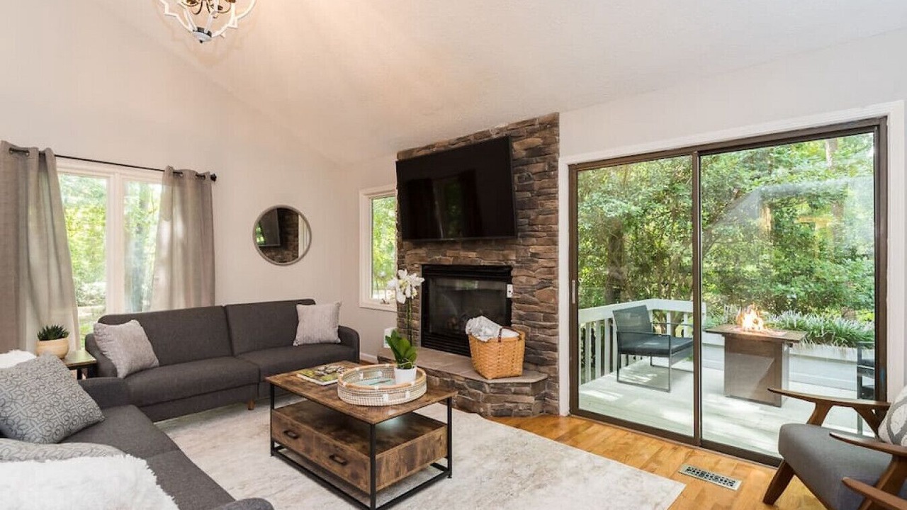 Photo of Livingroom in Chapel Hill