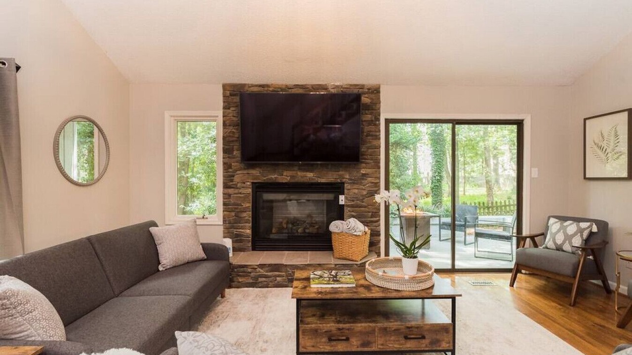 Photo of Livingroom in Chapel Hill