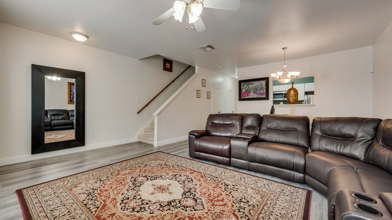 Photo of Livingroom in Astrodome