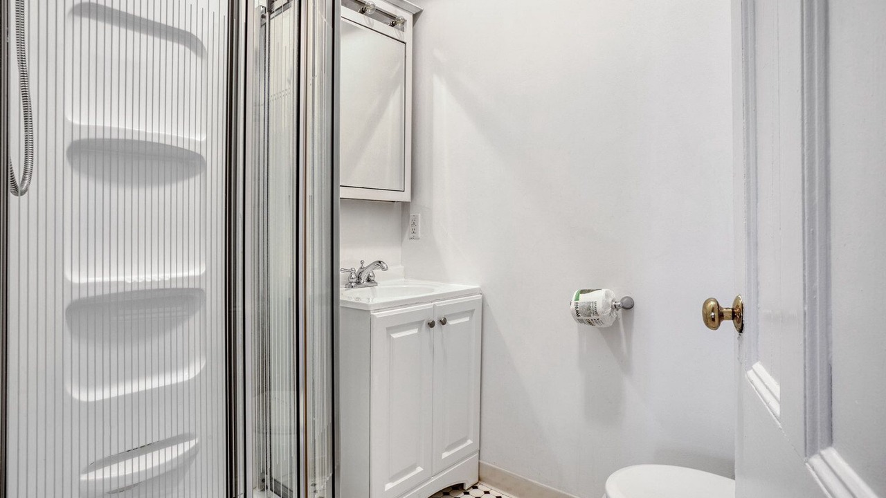 Photo of Bathroom in Shawmut
