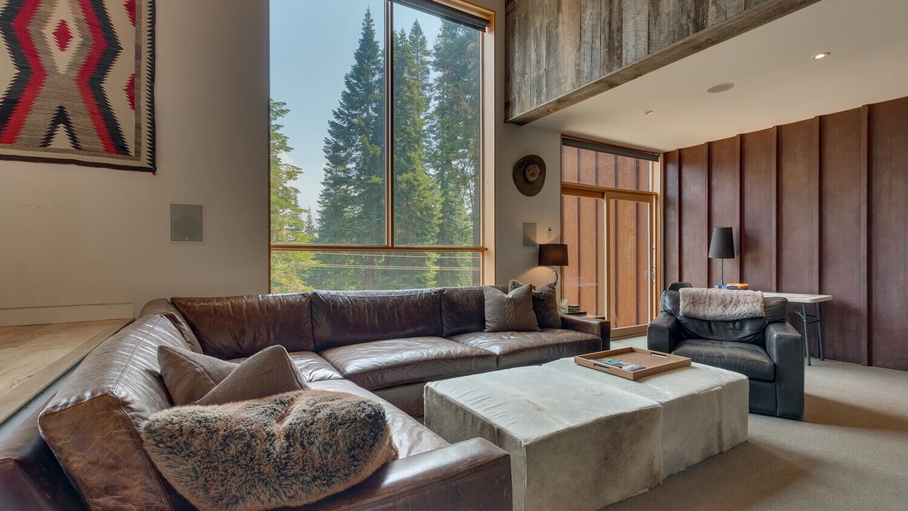 Photo of Livingroom in Tahoe Pines