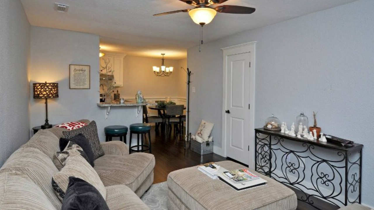 Photo of Livingroom in Spring Branch Central
