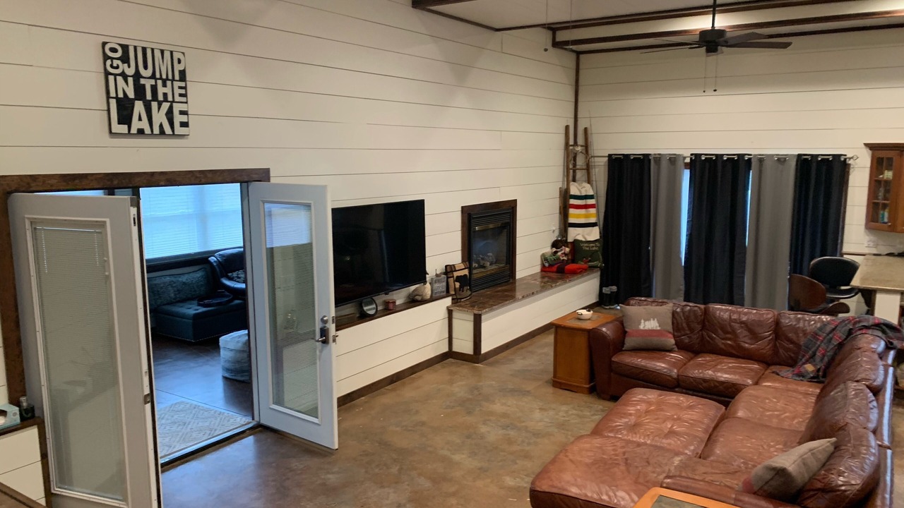Photo of Livingroom in Town of Bellmont