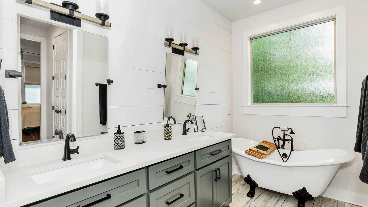 Photo of Bathroom in Dadeville