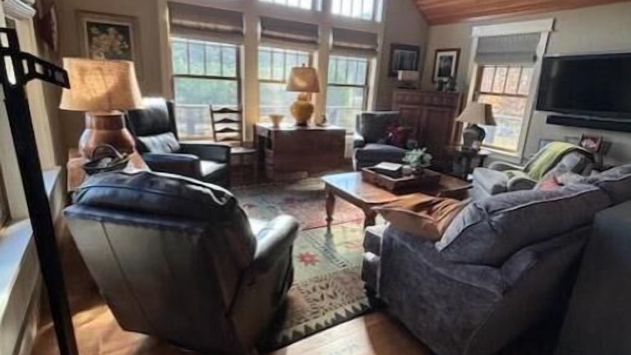 Photo of Livingroom in Elizabethtown