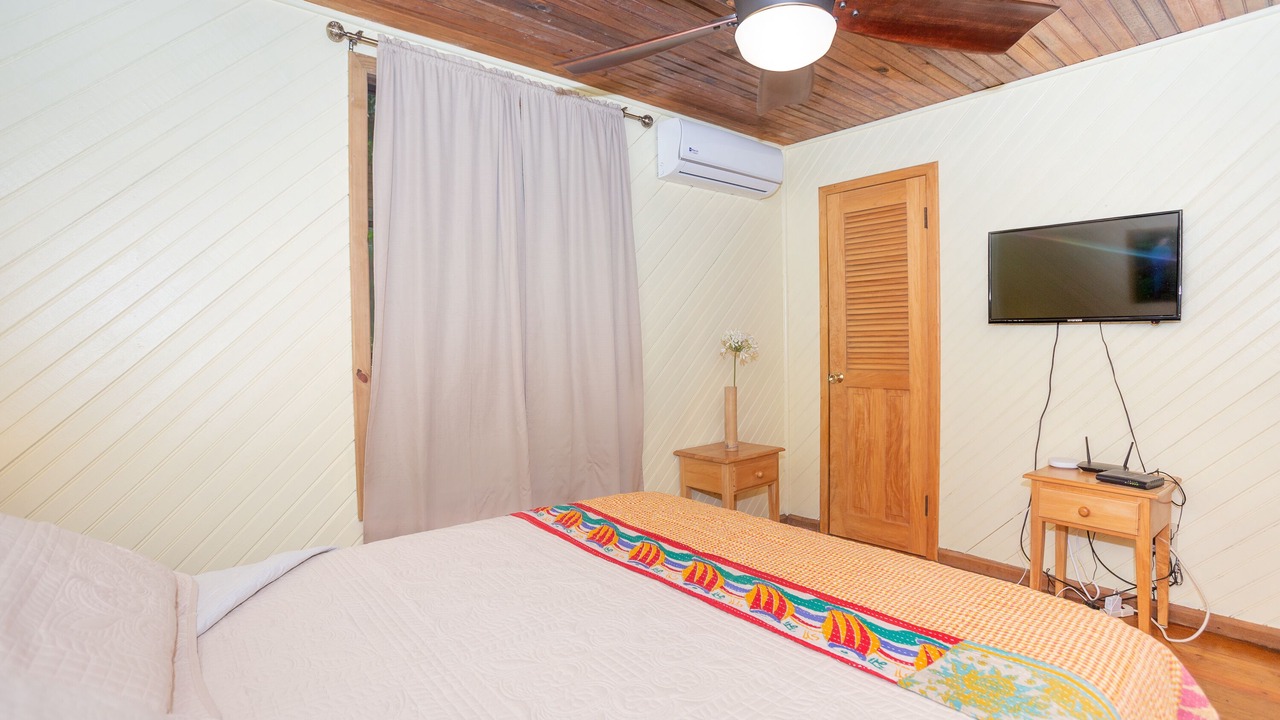 Photo of Bedroom in Antoneys Cay