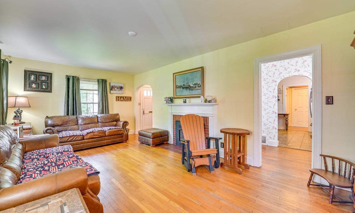 Photo of Livingroom in Gloversville