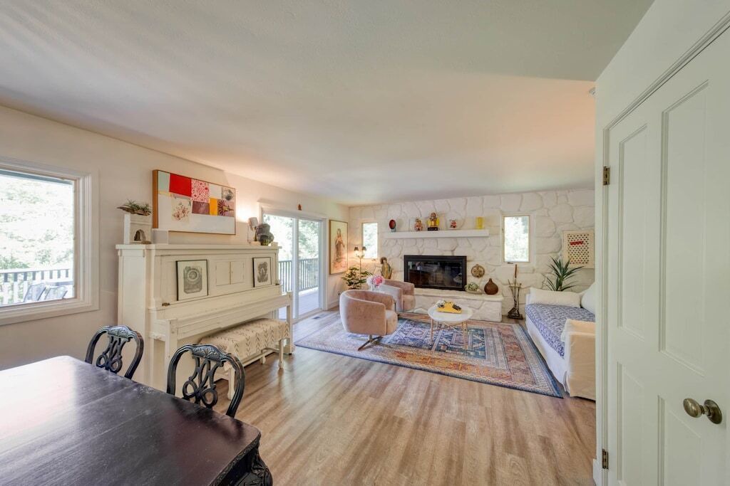 Photo of Livingroom in Guerneville